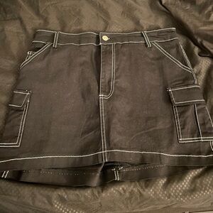 XL black cargo mini skirt